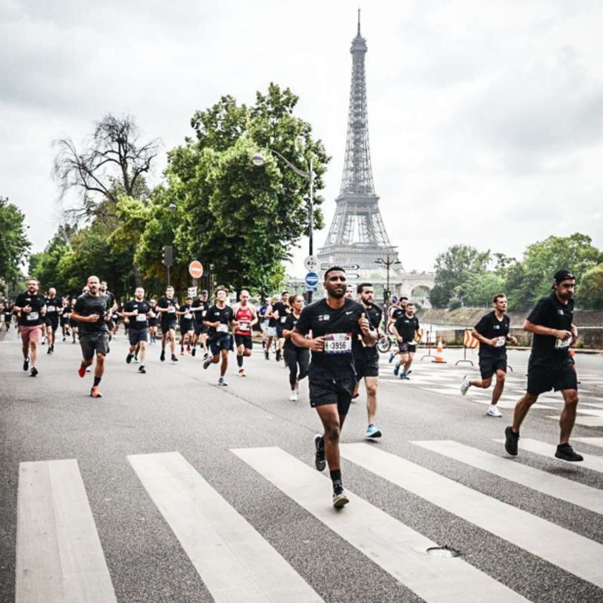 BDOFrance's tweet photo. Nos collaborateurs Arnaud Benoit (Senior manager), Lucas Lorin(Chargé d’affaires) et Othmane KADARI (Senior Analyste) ont eu le plaisir de participer à la course @PSG_WeRunParis ! 👟
@PSG_inside #WeRunParis
#PassionnémentEngagé ❤️ https://t.co/7IKAYv3EI0
