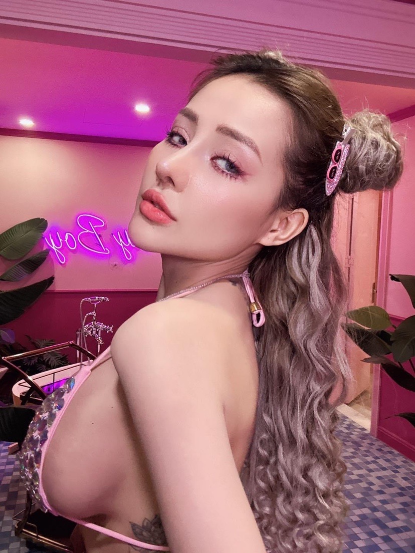 mibi017's tweet photo. pink girl 😇🥰🥰😍
#sex #boyfriend 
 #girlfriend #hinge #matchmaker #findlove https://t.co/P6mAMwuYbm