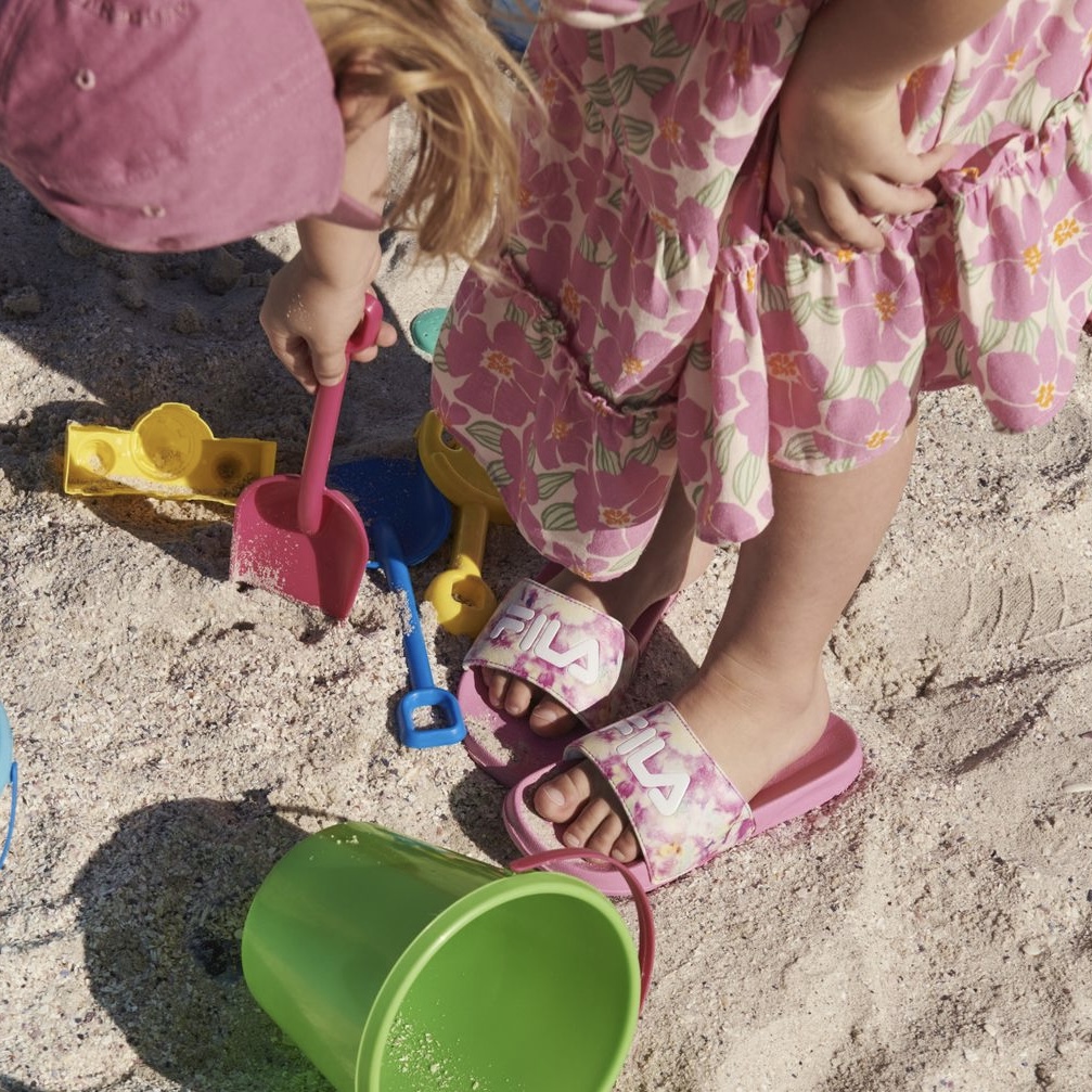 Beach days are our favourite days 🐚☀️

These <a href="/FilaUK/">Fila UK</a> sliders are perfect for those sunny afternoons at the beach with the kids! You'll find them in store at Deichmann.

#deichmannuk #filauk #shoes #fashioninspo #beachdays #summerholidays #summer #inspiredgloucester #kingswalk