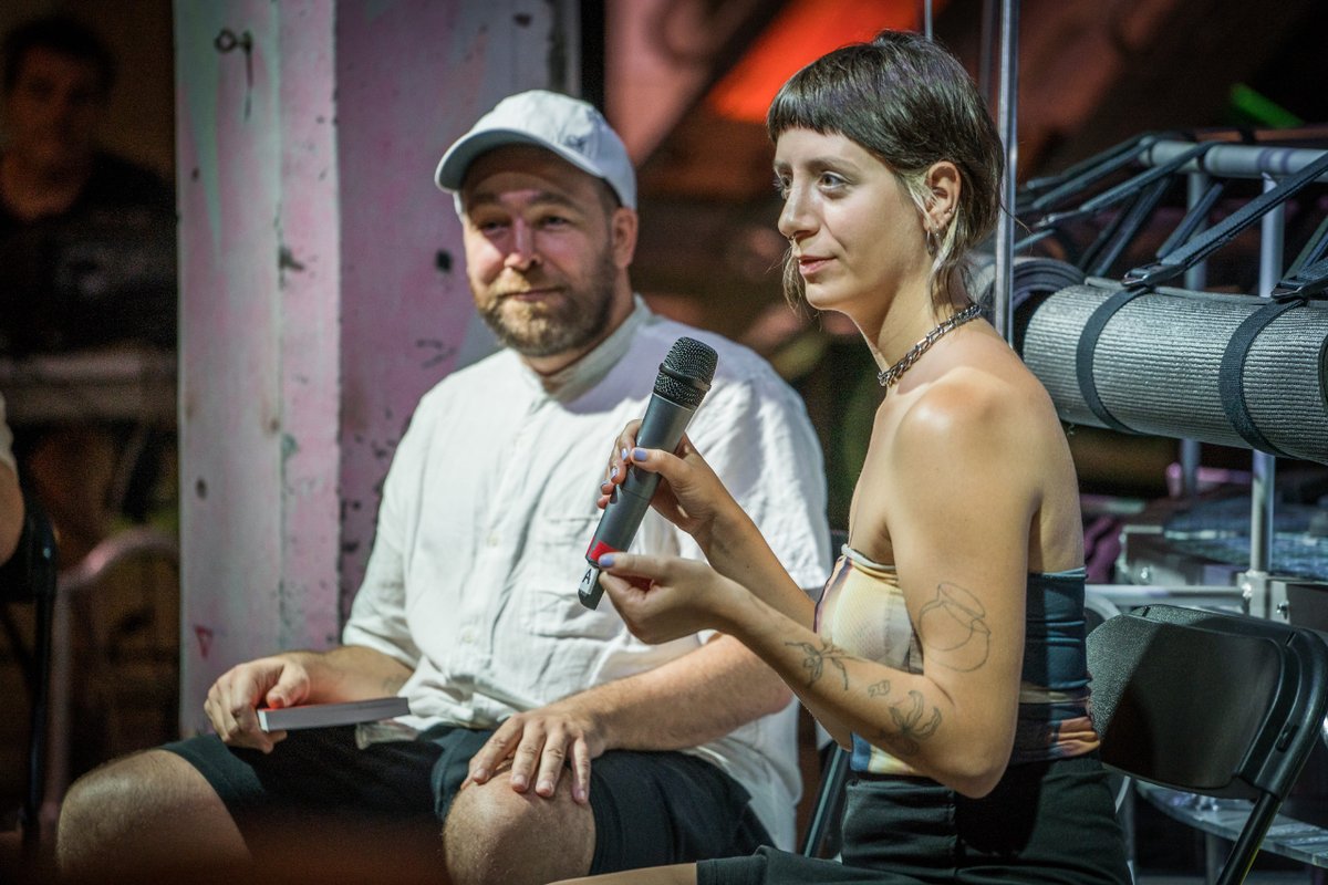 mataderomadrid's tweet photo. 💫 La exposición #ClimaFitness de @intermediae, acogió en #MataderoMadrid el programa público del #InstituteForPostnaturalStudies y la conversación 'Encuentros y máquinas narrativas' con #LorenzoSandoval junto a #ClaraBenito y #GabrielAlonso.
📸A.Triano↳ https://t.co/ofBMK1keZY https://t.co/BprieAIwMg