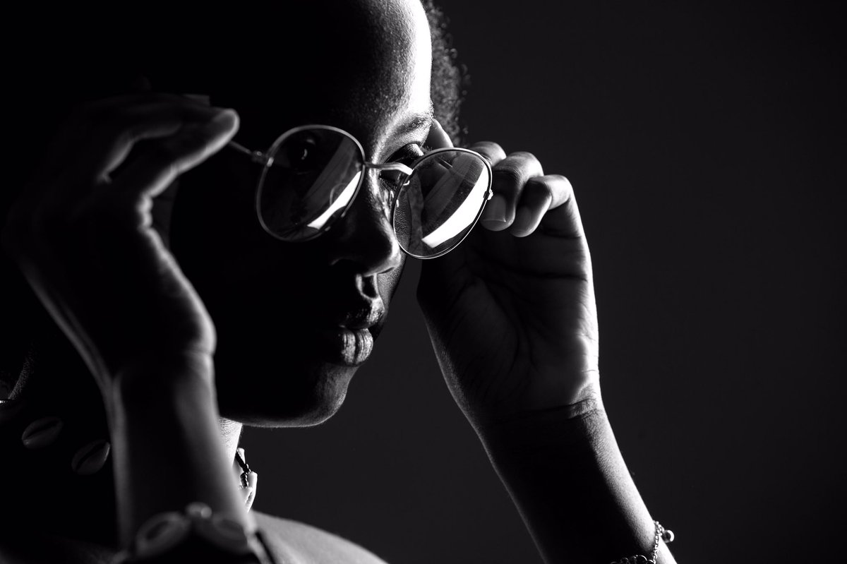 VaniaDossou's tweet photo. Quand la vue devient plus claire, le monde devient plus beau !  

📸 : darimage 

#noiretblanc #legend https://t.co/qeG83TQcbW