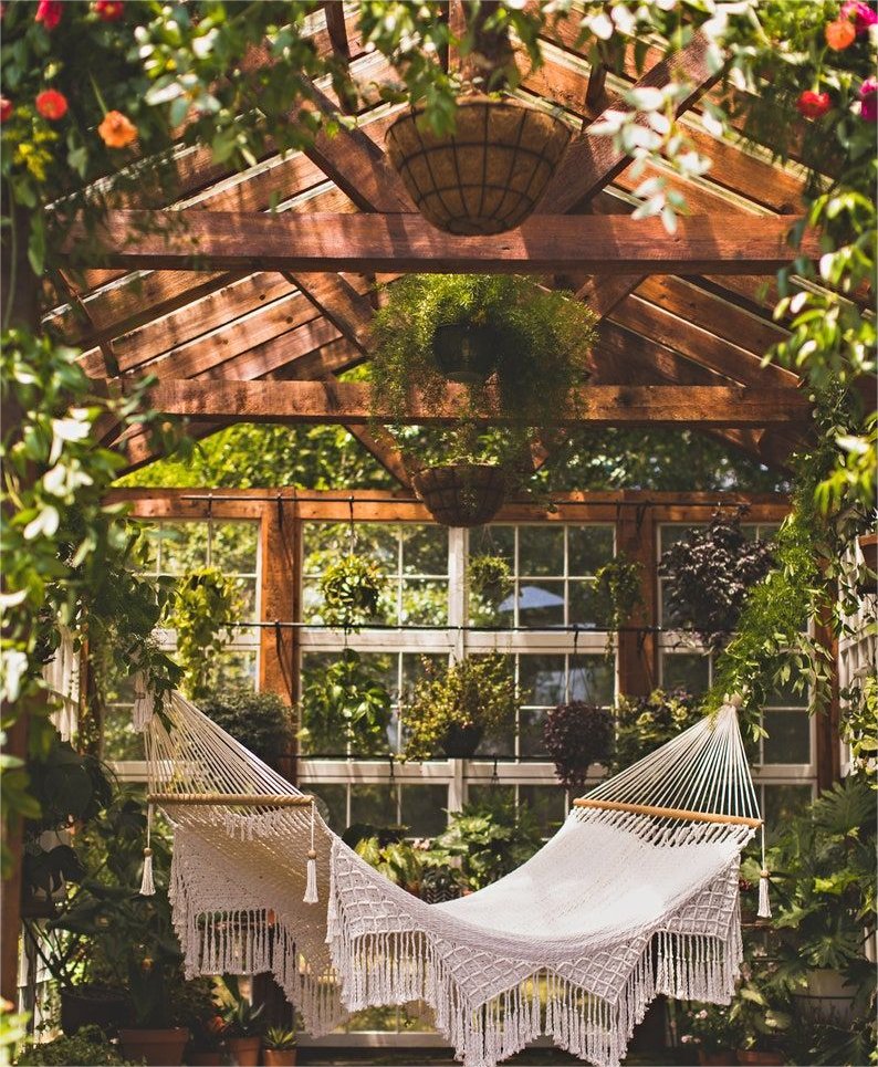 🌺 Sun-kissed white swing bed beneath a roof adorned with vine flowers.
If you like it, hit that like button! ❤️

#FlowersOfInstagram #GardenDecorations #BloomingGarden