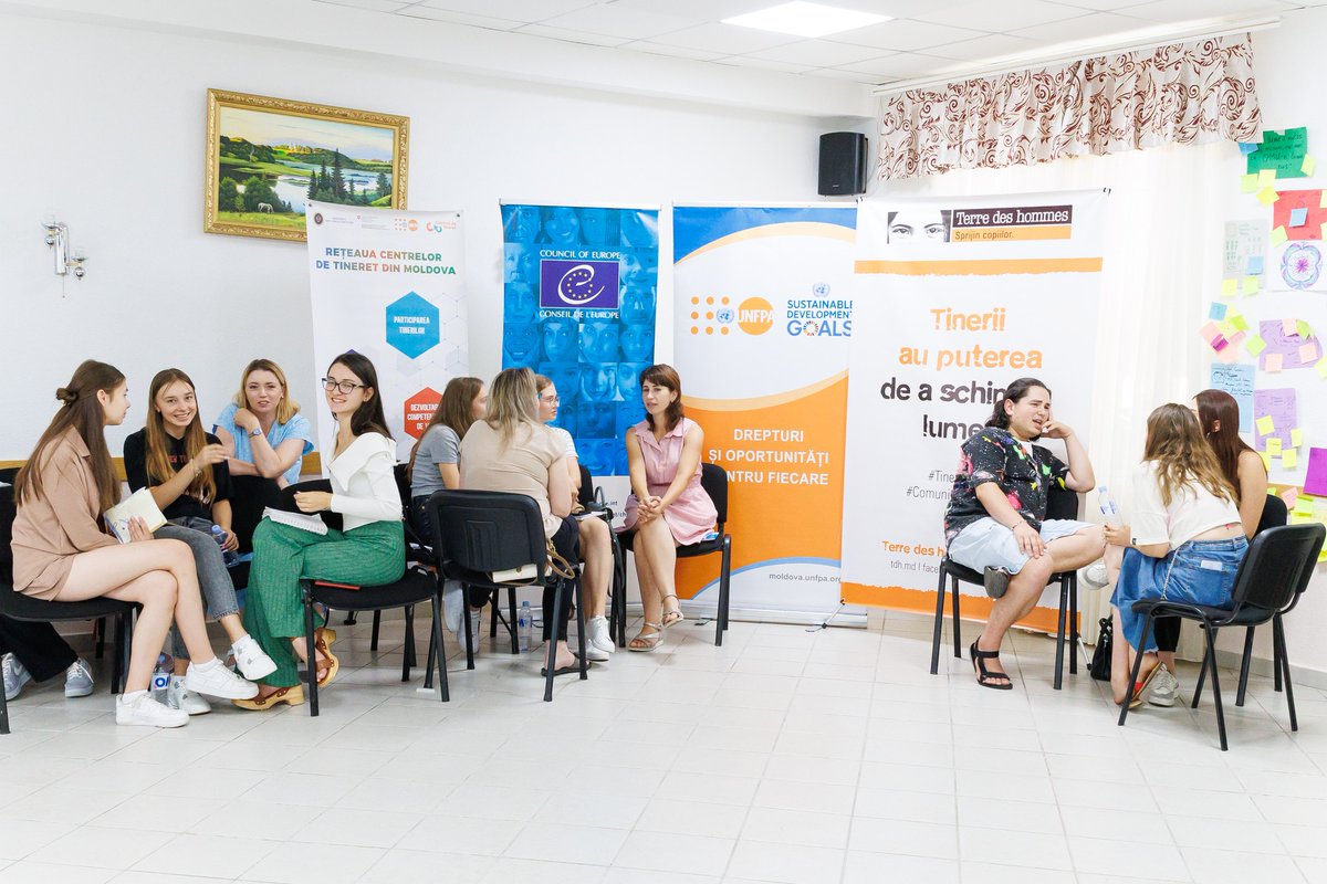 UNFPAMoldova's tweet image. 🔴A live museum to shutter stereotypes, an eco festival, a social theatre - these are just few out of 17 youth initiatives that @UNFPA &amp;amp; partners support as part of #YouCreate program. The youth teams met to finetune their projects, acting as change makers in their communities⬇️