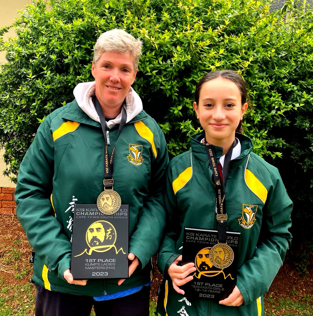 Congratulations to Lia Ballossini and Miss S, who competed in the KSI Karate World Championships.
Lia won gold for her unison kata and Miss S won gold in her kumite division.