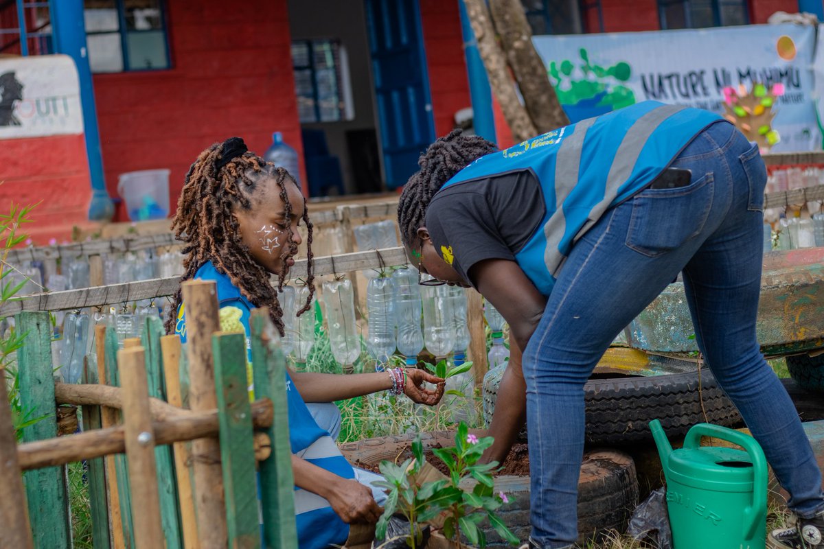 SUSOyouth's tweet photo. Who said old tires are useless? #ChangeMakerGenZ turned dusty tires into a vibrant #moderngarden, during the #ChangeMakerGenZ fun day,with beautiful colours & planting lovely flowers & took the opportunity to learn from various #educational activities throughout the day. https://t.co/YwkVWpKvoR
