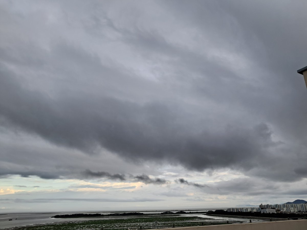 장마도 이제 끝무렵~