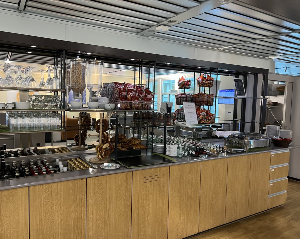 Ready2board's tweet photo. For such a small airport a surprisingly good Airport lounge (Durer Lounge). Access possible for Skyteam and Priority pass members @airportnue @InsideFlyerNL #prioritypass #skyteam #airportlounge #skyteam #albrechtdurer https://t.co/EYuMK8v2sd