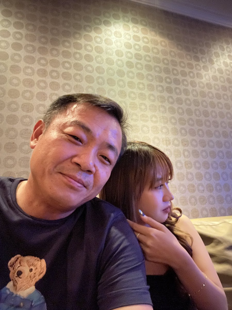 AlexChiou23's tweet photo. 印尼出差去
桿弟跟酒店妹🤭 https://t.co/iPEIrK5K0B