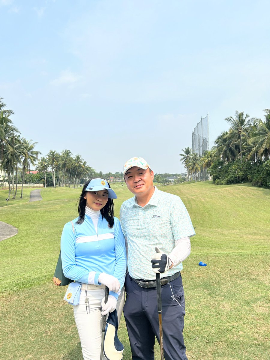 AlexChiou23's tweet photo. 印尼出差去
桿弟跟酒店妹🤭 https://t.co/iPEIrK5K0B