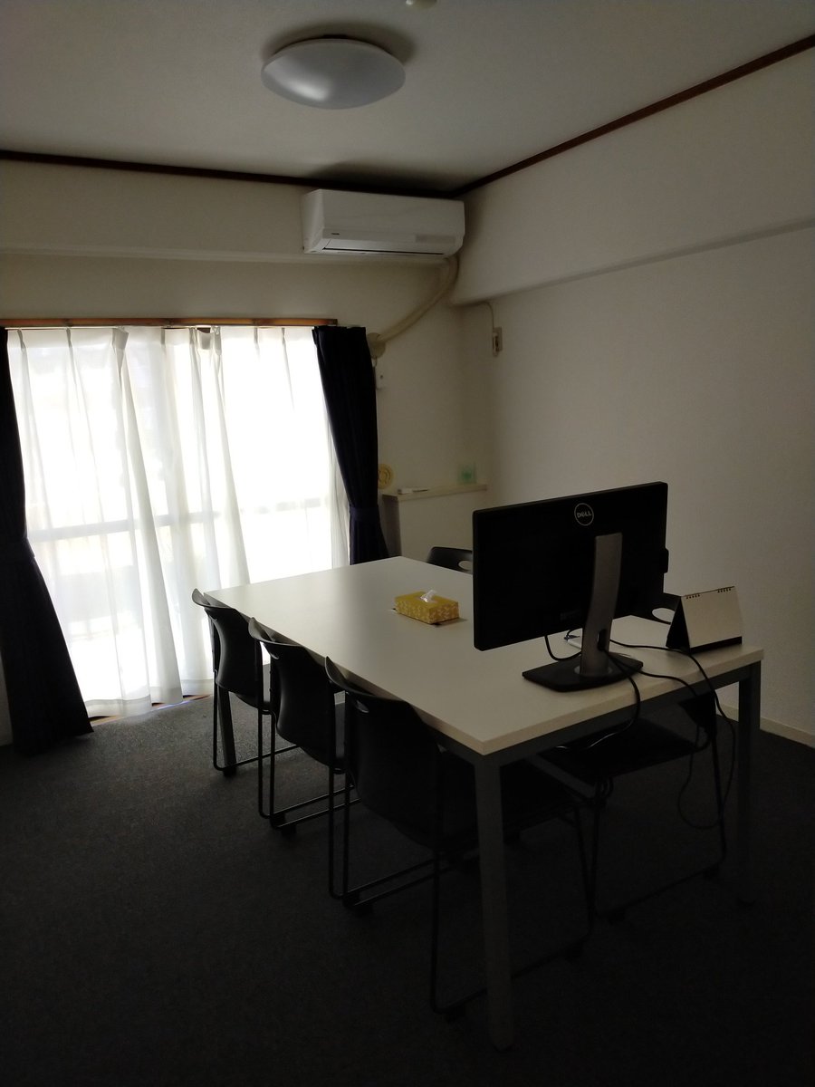 fuzokurecse's tweet photo. 本日は相模原の求人課事務所で、0120の番号ポータビリティを実施‼️
先月開設した新事務所ではクラウドPBXサービスを導入しているので、複数のスマホで0120番号の同時着信ができるようになりました📲
写真は本日の求人課事務所の風景です😄
#クラウドPBX #風俗転職 #風俗求人
https://t.co/eWIdzaLVDl https://t.co/kuNAU4du4G