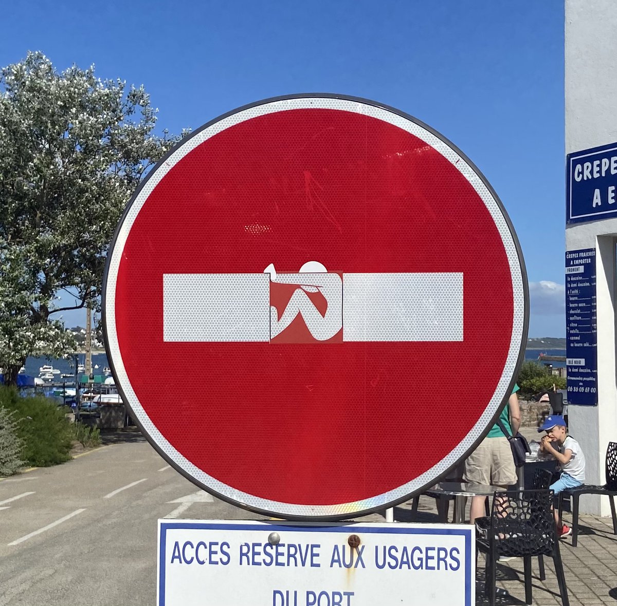 Looking for a place in this world 
#oxygen #streetart #art #clet