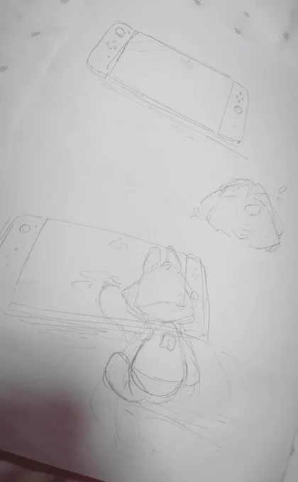 制作を匂わせていた絵本は、実はcotoritoriさんにプレゼントする用のものでした...😂 絵本の下書きやラフたちはこんな感じで、最初は髪飾りを送るようなストーリーを考えていました>rt