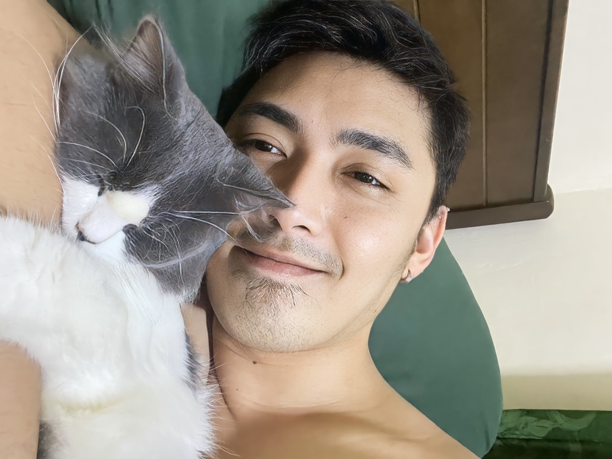 F1ybkcHaQAErhNn.jpg:large