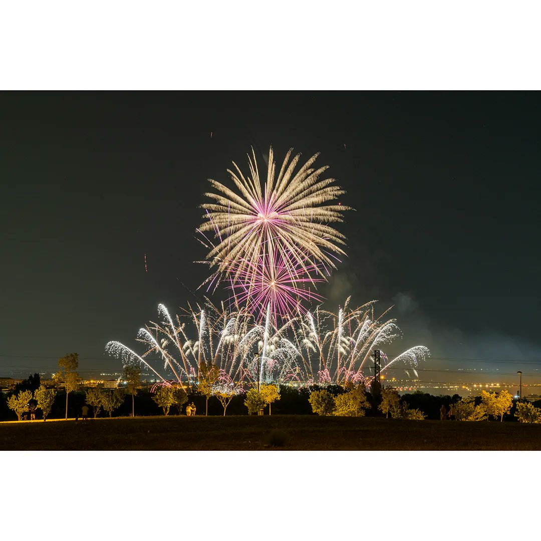 JF_Replica's tweet photo. Fuegos artificiales del  Primer Concurso Nacional de Espectáculos Piromusicales 2023, en el lago del Sector 3, Getafe.  21 de Julio.

#getafe #pirotecnia #fiestasdegetafe #fiestasgetafe #fiestasdegetafe2023 #fuegosartificiales #madrid @aytogetafe https://t.co/JnxAoK7so8