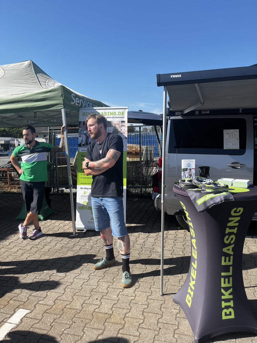 KlingelnbergG's tweet photo. Promoting healthy mobility: Our Bikeleasing Demo Days have now also taken place at our Ettlingen site. We wish our colleagues lots of fun cycling.
#Klingelnberg #Bikeleasing #employeebranding https://t.co/cYIeyu1GNR