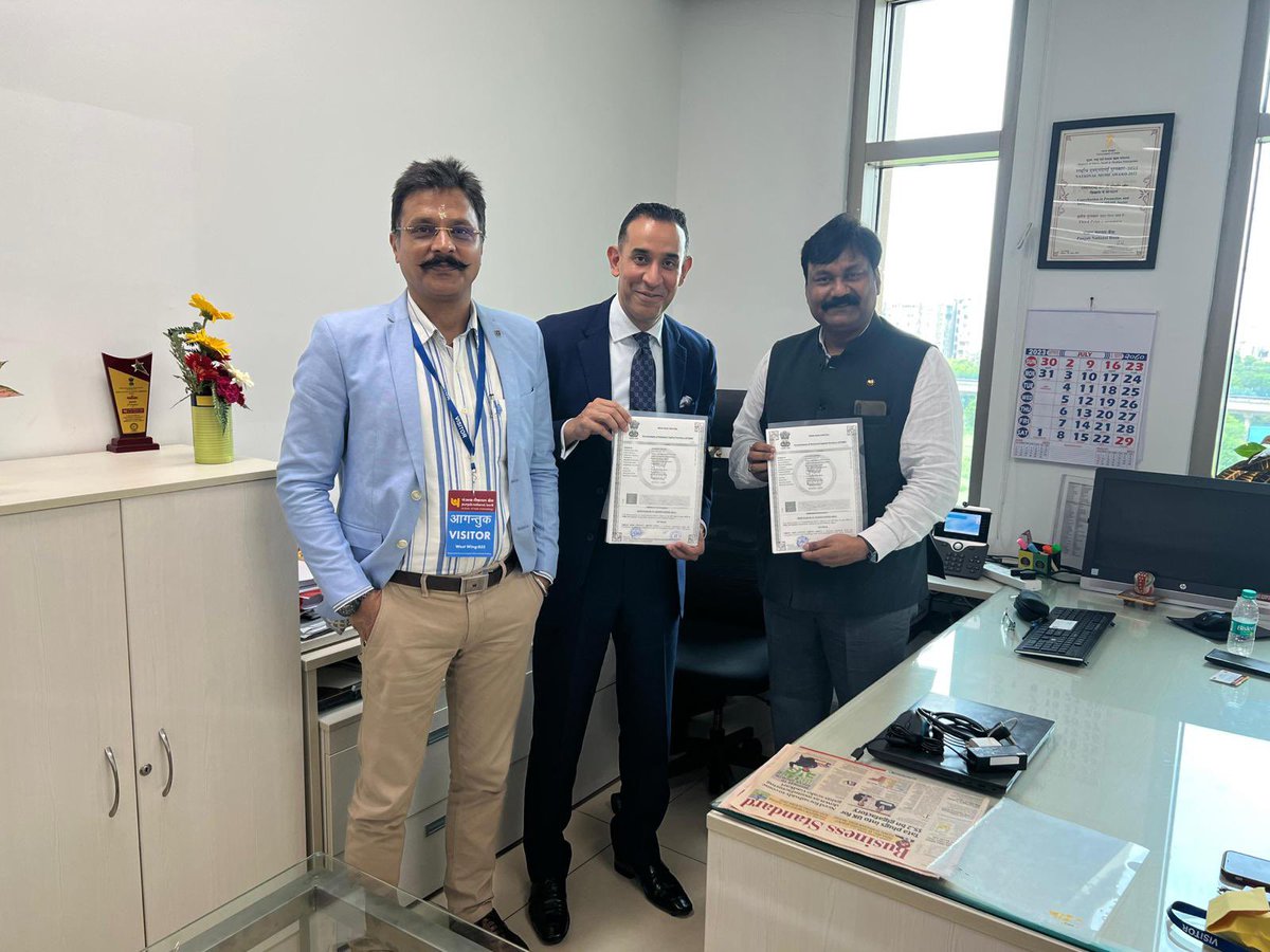 OSMobility_IN's tweet photo. Excited to announce the monumental MoU with Punjab National Bank
Now, all OSM EVs in India, both commercial & passenger, come with attractive finance options.
#MobilityRedefined #SilentRevolution #HarGharElectric https://t.co/Fx1hTqgWHu