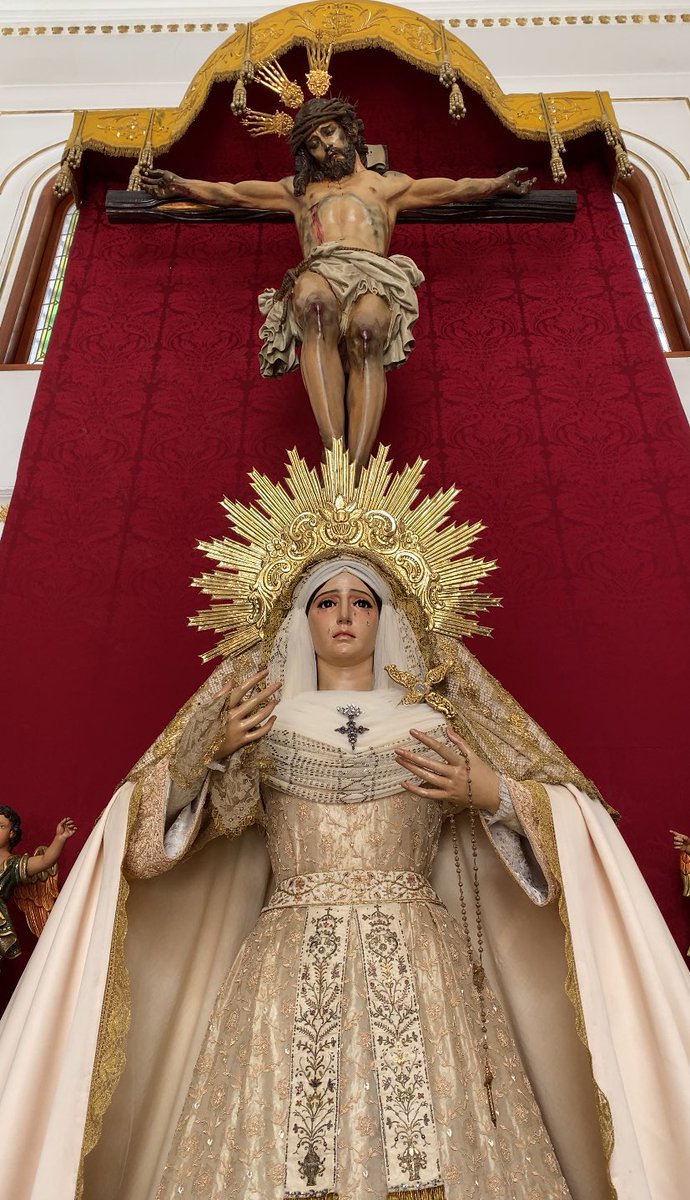 “En la cruz esta la vida y el consuelo, y ella sola es el camino para el cielo.”