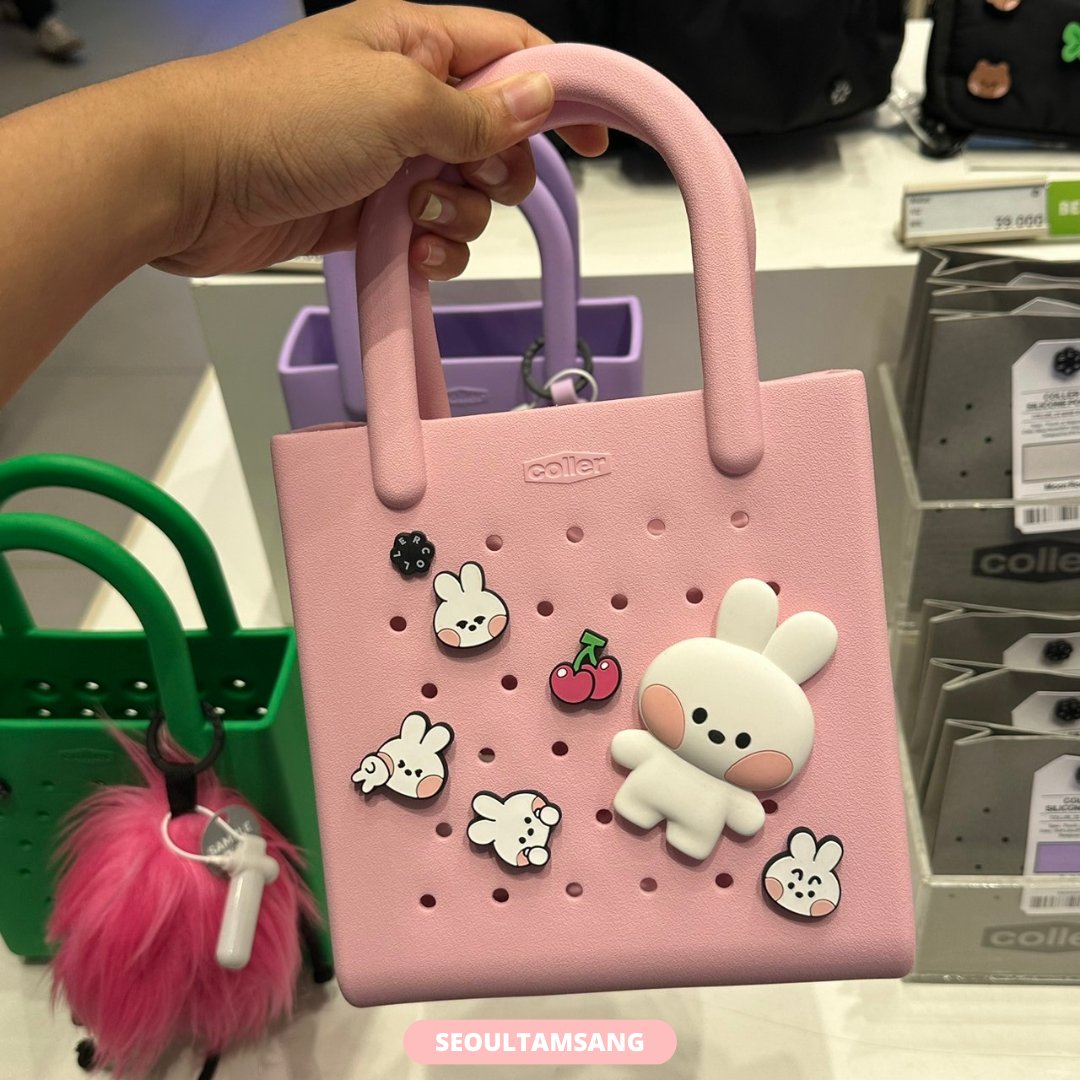 seoul_tamsang's tweet image. ต้องมี Coller Base-kit Bag ของตัวเองกันแล้วค่ะ 💗
น่ารักสุด ๆ ตกแต่งได้หลายแบบหลายสไตล์เลย ✨

ใบละ 1,350 บาท
(ราคานี้รวมทุกอย่างเรียบร้อยแล้ว ทางร้านไม่ได้รับมัดจำนะคะ)

#LineFriends #Coller #minini #พรีออเดอร์เกาหลี #พรีออเดอร์ #พรีเกาหลี