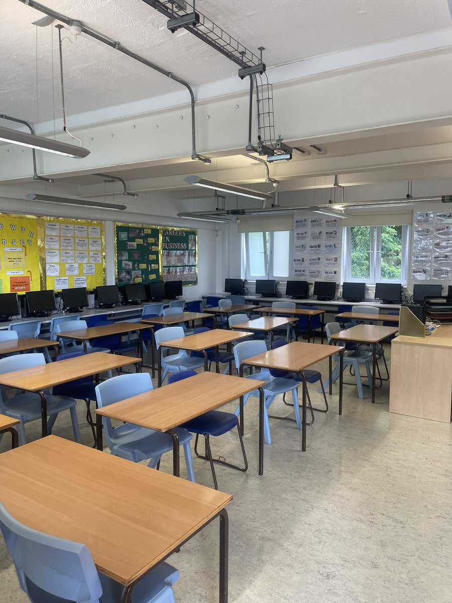 NAttramTeaches's tweet photo. This year has been a true blessing, and it was ended with a spotless classroom, gifts and a lovely brunch ❤️ https://t.co/dsSmOg7QPv