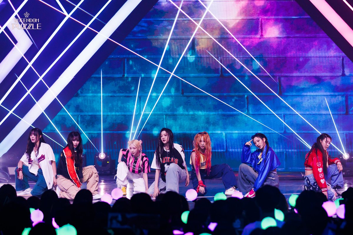 MnetKR's tweet image. [#퀸덤퍼즐] 6회 〈All-Rounder 배틀〉 비하인드 포토📷 #Glowup

강렬한 퍼포먼스로 가득 채운 스테이지!

걸그룹 최상의 조합을 완성하라! Mnet 〈퀸덤퍼즐〉 
매주 화요일 밤 10시 본방송
Every Tuesday 10PM (KST) 

#퀸덤퍼즐 #QUEENDOMPUZZLE #퀸덤 #Mnet #엠넷