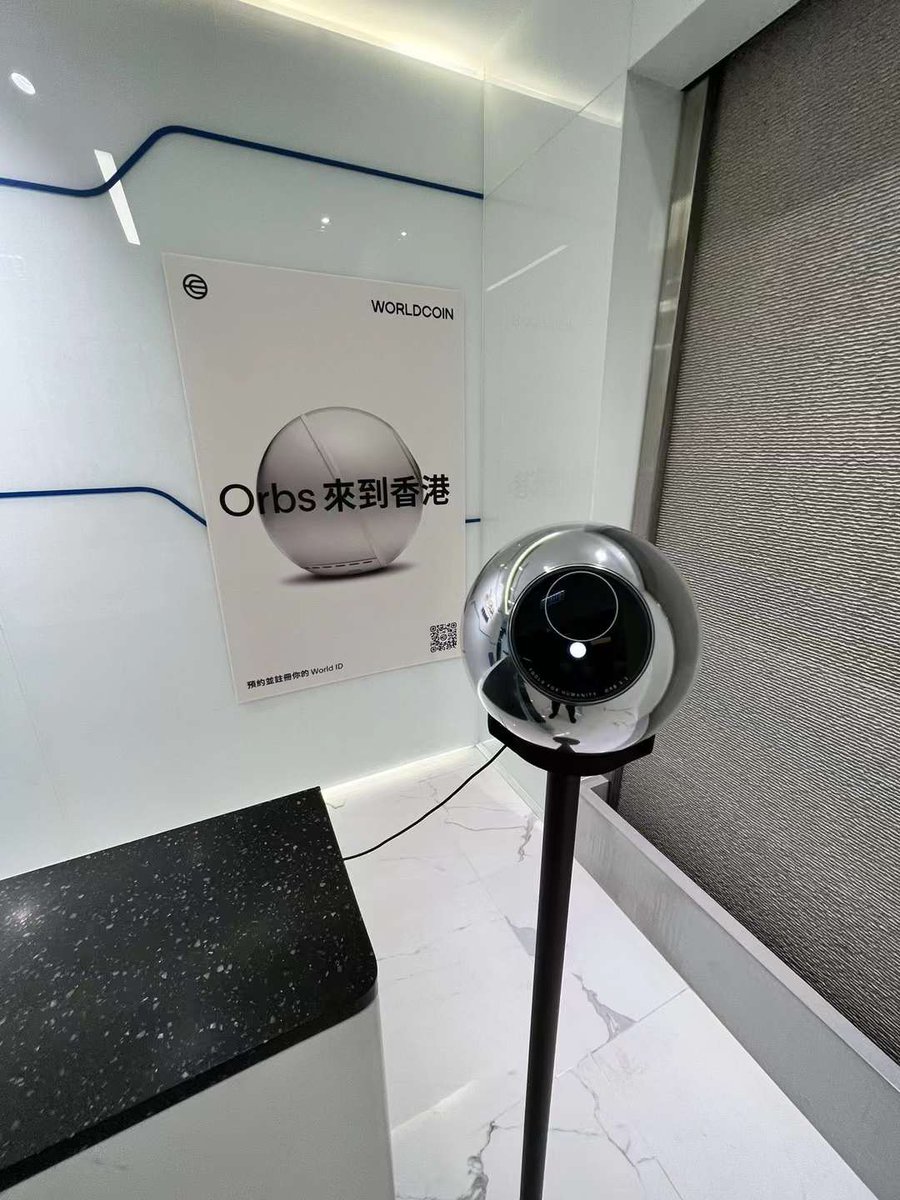 williamlab's tweet photo. 扫个虹膜，立即给币。

人类，还不快跪下？拜入我AI神教，以后保你不用送外卖，天天有猪脚饭。🤣 https://t.co/NolbX1spgT