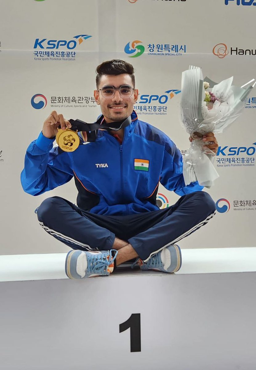 weiselaqua's tweet photo. #ISSFShooting Jr. World Championship Update✅
Put your hands together for #Kamaljeet, who won 🥇 in the Men's 50m Pistol event 🥳
Meanwhile, in the Women's 50m Pistol 🔫 event, our very own Khelo India Athlete #Tiyana won🥈
Many congratulations, champs!! Keep up the momentum👍🏻 https://t.co/em5mVB6OVU
