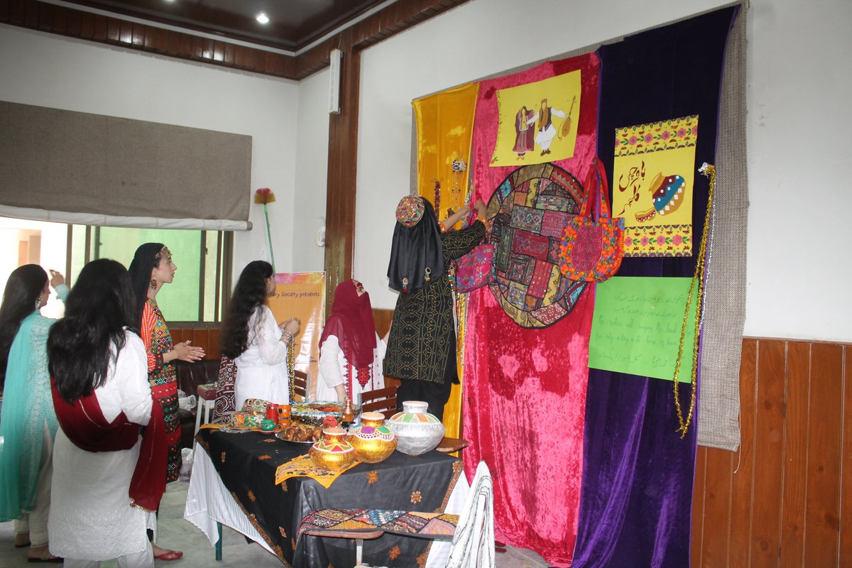 WMC_Officials's tweet photo. 🎉🌈 #SportsWeek2023 ended with a bang! 🎭🎉 MBBS &amp; BDS classes showcased Pakistan's diversity on Cultural Day by the Student Adventure Society! 💃🎭 Delicious food &amp; games at Carnival! 🎪🍔🎲 Rain made it even more memorable! ☔️🌟 #StudentLife #FunTimes 🤩 https://t.co/1KhBiKzxs6