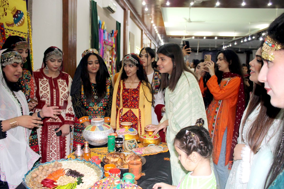 WMC_Officials's tweet photo. 🎉🌈 #SportsWeek2023 ended with a bang! 🎭🎉 MBBS &amp; BDS classes showcased Pakistan's diversity on Cultural Day by the Student Adventure Society! 💃🎭 Delicious food &amp; games at Carnival! 🎪🍔🎲 Rain made it even more memorable! ☔️🌟 #StudentLife #FunTimes 🤩 https://t.co/1KhBiKzxs6