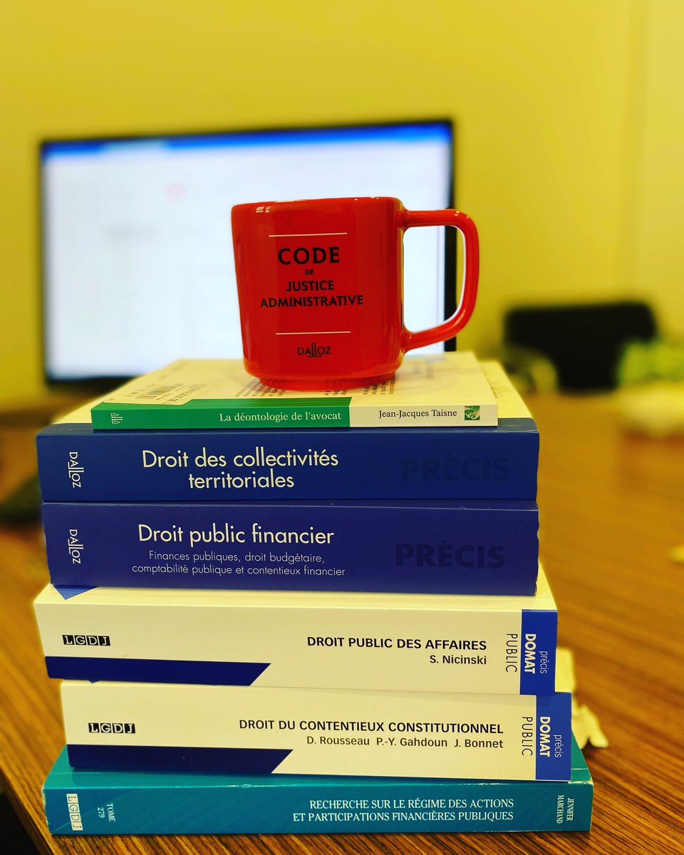 RabihElChaer's tweet photo. Voici ma tasse de thé juridique de ce matin, le genre d’achat que j’ai effectué durant mon séjour à #Paris! Une pile de nouveaux ouvrages passionnants sur le #droit #décentralisation, #finances #constitution, #affaires, #entreprises, #déontologie, #avocat, #Paris #Dalloz, #LGDJ https://t.co/L2haxCVLFd