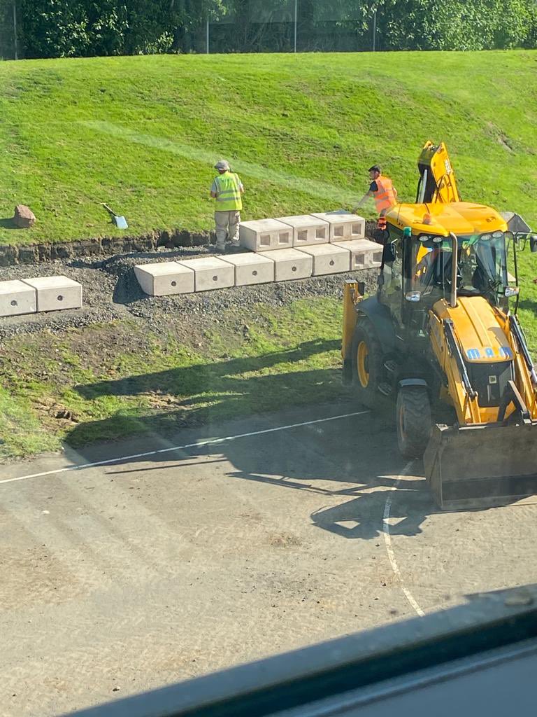 Mr Robertson tweet media