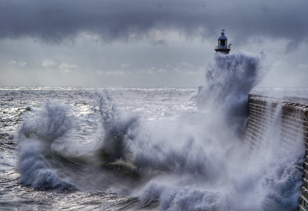 owenhumphreys1's tweet photo. The great British #weather continues with rough sea’s at #tynemouth today @PA @StormHour https://t.co/cBUjYoyiiw