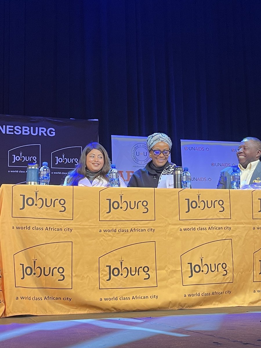 UNAIDS_ZAF's tweet image. “The @CityofJoburgZA is the second metro to launch the campaign which follows @eThekwiniM - if we succeed in these two cities we will be on the path that ends AIDS” says @EvaKiwango at the launch today of the #UequalsU in 📍Soweto today with Executive Mayor @KabeloGwamanda