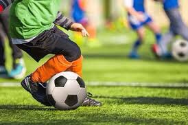 Rik_VdB's tweet photo. Wat is talent?
Talent is een kwaliteit die kan aangeleerd worden!
Een coach (club) die spelers echt beter wil maken in een veilige leef- en uitdagende leeromgeving is daar de sleutelfiguur voor.
Focus op inzet en groei ipv het wedstrijdresultaat!
🔥👌🏼⚽️ #daarisem https://t.co/sxLQL4OkA4