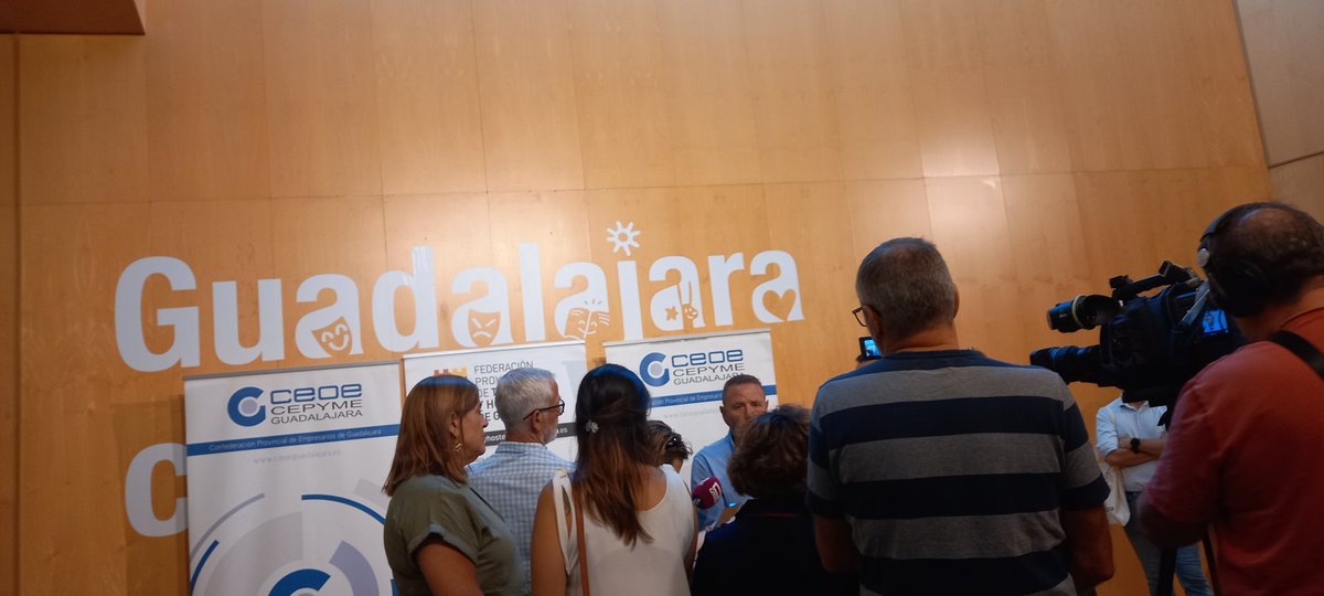 MirabuenoGuTOUR's tweet photo. Hoy @noecrof estamos en el II foro de hostelería #Guadalajara escuchando a @Manuel_Granado recordando y recalcando el ser embajador de la provincia 👉 #chuleadeguada !!! Basico >>> Querer lo que haces y donde estamos https://t.co/IN1zqQJtgu