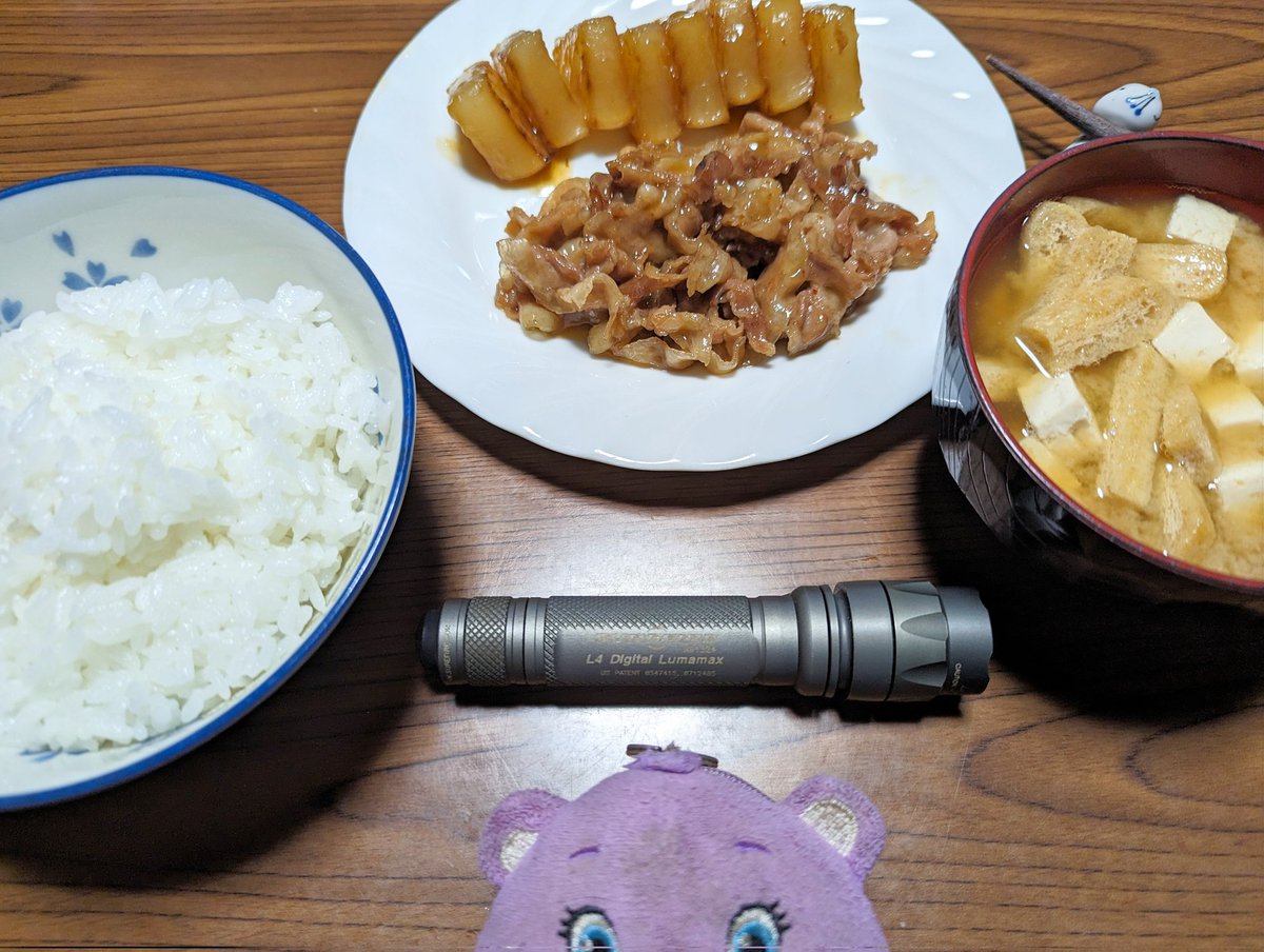 hg4eHPzmvVIEmWD's tweet photo. 豚バラ大根🐖🍚(´-(ェ)-`;)🦸♥️
#ライトアンドフード #SUREFIRE #L4 #DigitalLumamax #2RoundBody #KL4 #LuxeonV #シュアファイア https://t.co/7juUdapvn0