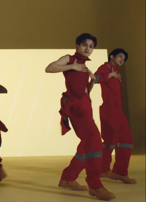 loveryst_'s tweet photo. reyster in this outfit!!?!!🤯

REYSTER FriendSHIP OVER
#HORI7ON_SIX7EEN_OUT_NOW https://t.co/LUSsEDviGZ