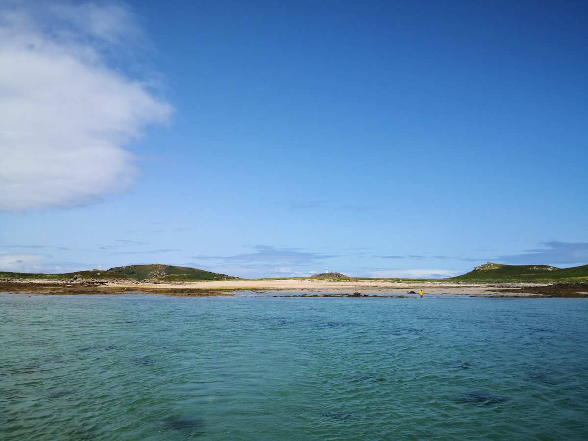 BareFoot_IOS's tweet image. ⚓ Anchored off of #Tean, #Scilly yesterday drinking coffee &amp;amp; there were four seasons in one moment (nevermind day)!

🧭 Pictures taken one after the other from the boat looking roughly south &amp;amp; then north.

What a difference perception &amp;amp; direction make.

#IslandLife #OceanDrifter