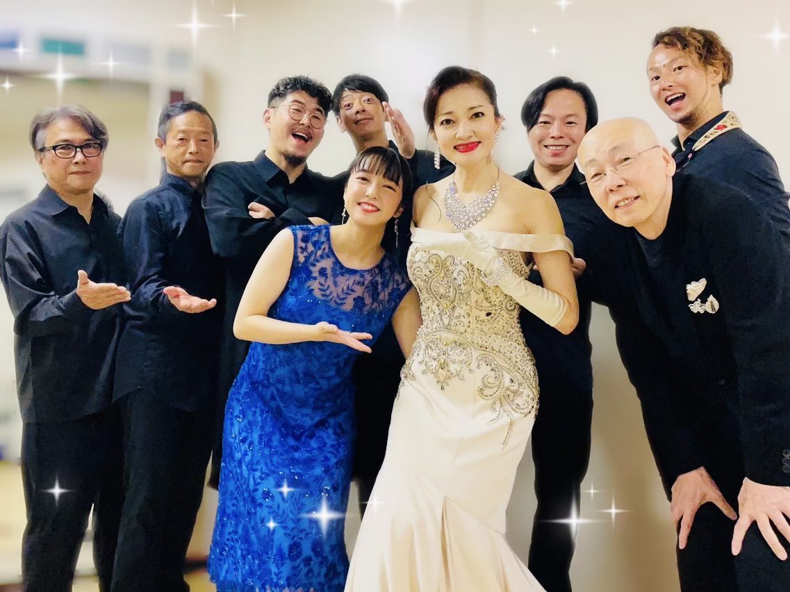uranhirosaki's tweet photo. #島田歌穂 さんの『#MusicalMusicalMusical vol.4』全篇元ミュージカルからのジャズナンバーに痺れましたぁ🤩✨演奏も歌も最高😍な上にゲストの #上白石萌音 ちゃんの英語歌のあまりの激ヤバ😱💖エモ萌さに歌穂さんからお写真を拝借😍お二人のデュエットレア過ぎましたぁ😭JAZZ な一夜ファブュラス🌛✨ https://t.co/JmSh2xrS2i