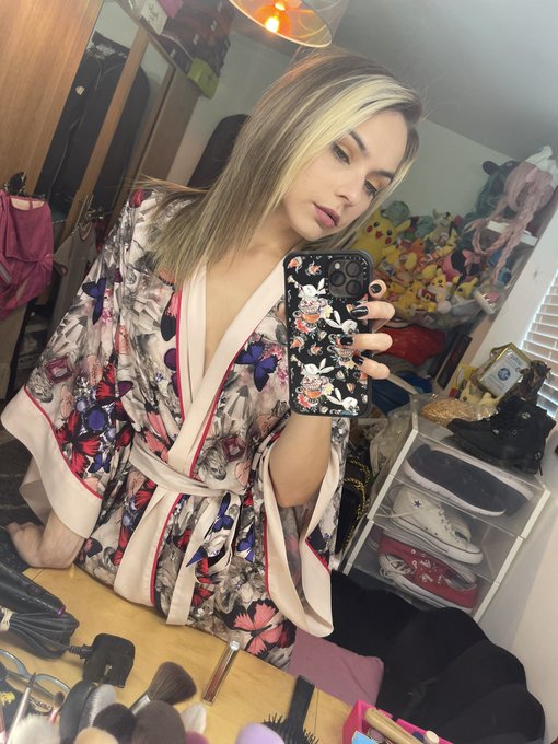 Good morning Twitter! Sitting pretty waiting for @X_BlondeGabie_X 💕 https://t.co/JWPJjiWCeZ