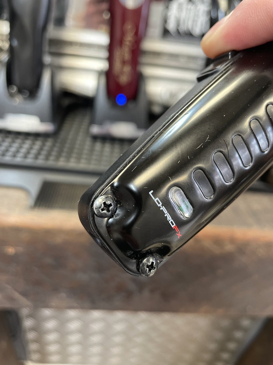 itsabitrisky's tweet image. @BaBylissPROUK great trimmer but owned for couple of weeks and already got the paint work rubbing off only used in the shop #lowpro