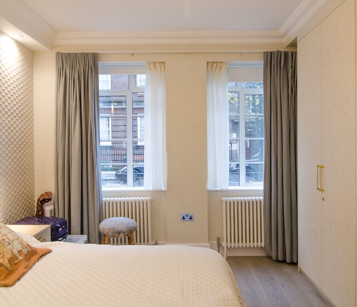 yordgroup's tweet photo. Steel windows from Yord are the ideal choice if you're looking for windows for your home that will not only guarantee long-term durability but also look elegant and stylish.

#openupyourspace #steelwindows #stylishinteriors #londonwindows #houserenovations #homestyle #homedesign https://t.co/amyGWROeYi