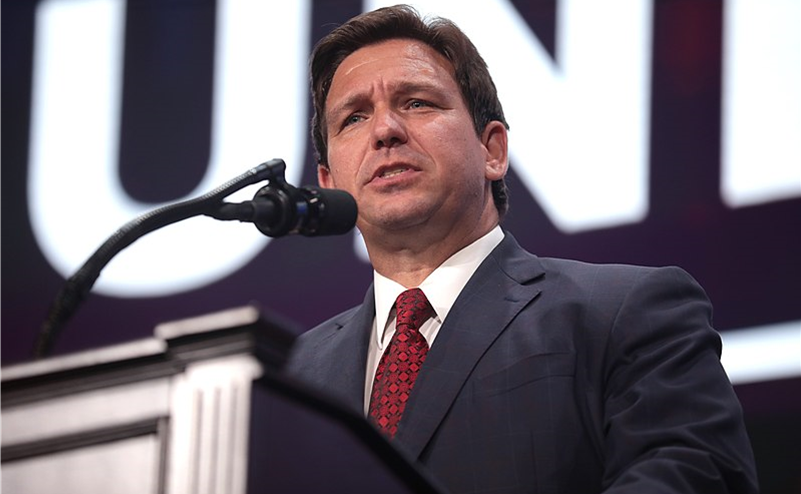 ldbrown25's tweet photo. #RonDeSantis is ignorant. He said Black people benefited from slavery by learning skills like 'being a blacksmith. #Desantis would last a day as slave. 
Come be my slave for day. See how you like it. https://t.co/eWBUsracLA