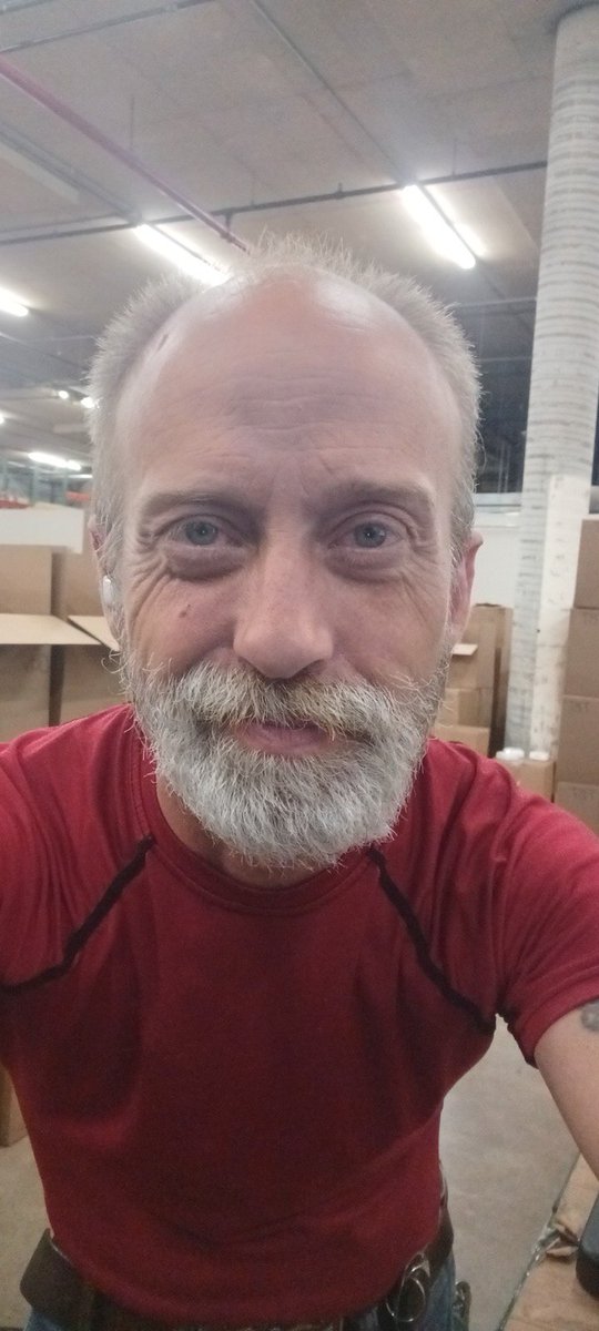 TRUMPFAN44's tweet photo. Yes, it's Monday!  I'm listening to the WHO in my air pods and ready to knock out this work day.  Keep your heads up and make it a great day ya'll!! https://t.co/yfdyXgraRm