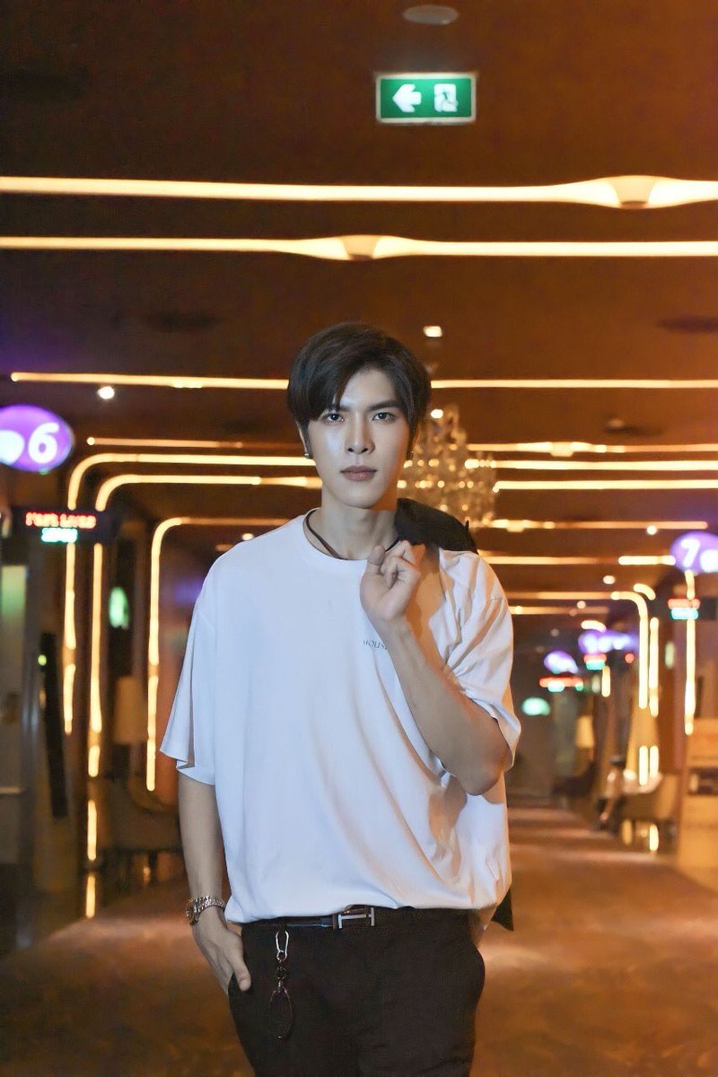 nattawatkorn33's tweet photo. Just walked 🚶🏻
📸: @joonniijoon
💄: @fiasji
#kornnattawat #nattawatkorn #มังกรไม่ใช่มังกือ
@redmodelling #redmodelling #superredmodelling
@korysecret @somspn8889 #ป๊าโก้ม๊าส้ม
เข้ากลุ่ม "ด้อมมังกร" OpenChat
https://t.co/Km0AtekpK1 https://t.co/eNY7Ncucjq