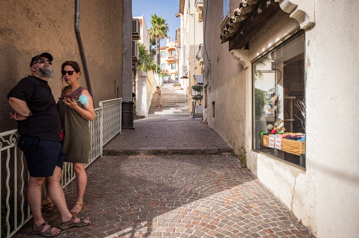 vannispenfoto's tweet photo. Alleys / Steegjes / Ruelles #SaintMaxime
#alley #alleys #alleyway #backalleys #citylife #cityphotography #cityview #street #streetart #urban #walking #walkingaround #walks #côtedazur #france #streetphotography #leicam #leicam11 #steegje #ruelles https://t.co/b6Yo4c74Px