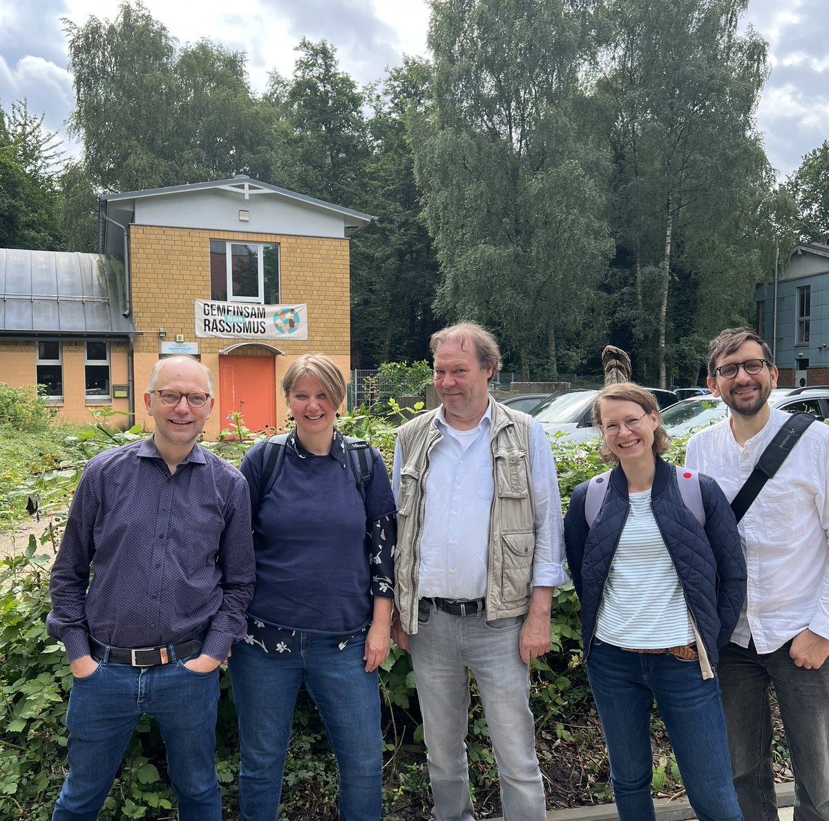 Till Steffen (@till_steffen) on Twitter photo Kleine grüne Aufwartung aus Bezirksversammlung, Bürgerschaft & Bundestag für die engagierte Sozialraumarbeit von #Lavaetz in Schnelsen-Süd.
<a href="/GrueneEimsbusch/">GRÜNE Eimsbüttel</a> Kleine grüne Aufwartung aus Bezirksversammlung, Bürgerschaft & Bundestag für die engagierte Sozialraumarbeit von #Lavaetz in Schnelsen-Süd.
<a href="/GrueneEimsbusch/">GRÜNE Eimsbüttel</a>