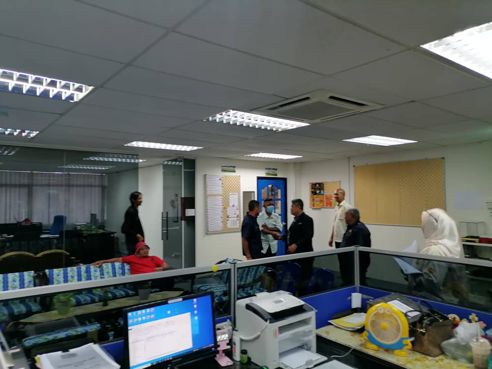 24hb Julai 2023 Labuan, Kunjungan YBrs. Tuan Pengarah ke Bahagian Jalan Dan Infra JKR WP Labuan. - Rapatkan Silaturrahim Antara Kakitangan