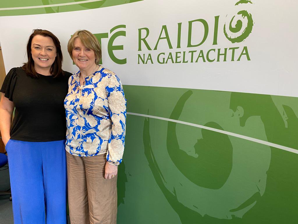 Beidh agallamh le Síle Ní Bhaoill inniu <a href="/Barrscealta1/">Barrscéalta @RTÉ RnaG</a>
Is as Loch an Iúir do Shíle, agus d’éirigh sí as a cuid oibre mar innealtòir fuaime le <a href="/rte/">RTÉ</a> le cúpla seachtain anuas i ndiaidh beagnach 40 bliain! 

Guímid gach rath agus beannacht ar Shíle. 

<a href="/RTERadio1/">RTÉ Radio 1</a>