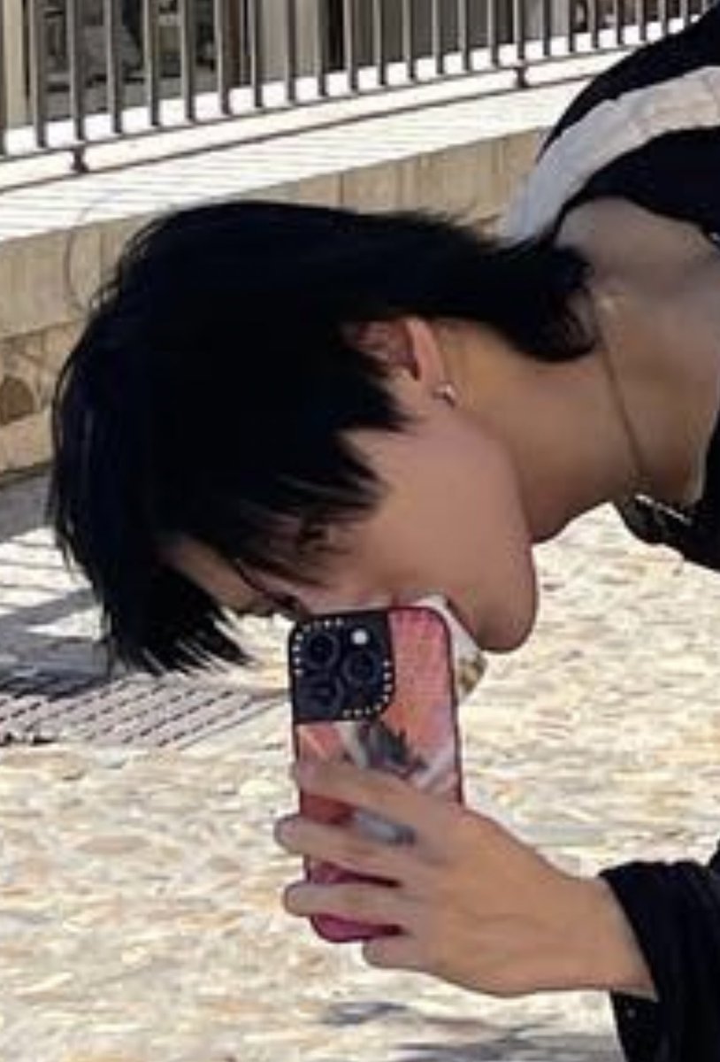 xoreasonox's tweet photo. 태민이 입에 컵 있어 https://t.co/eIyllZYfdH