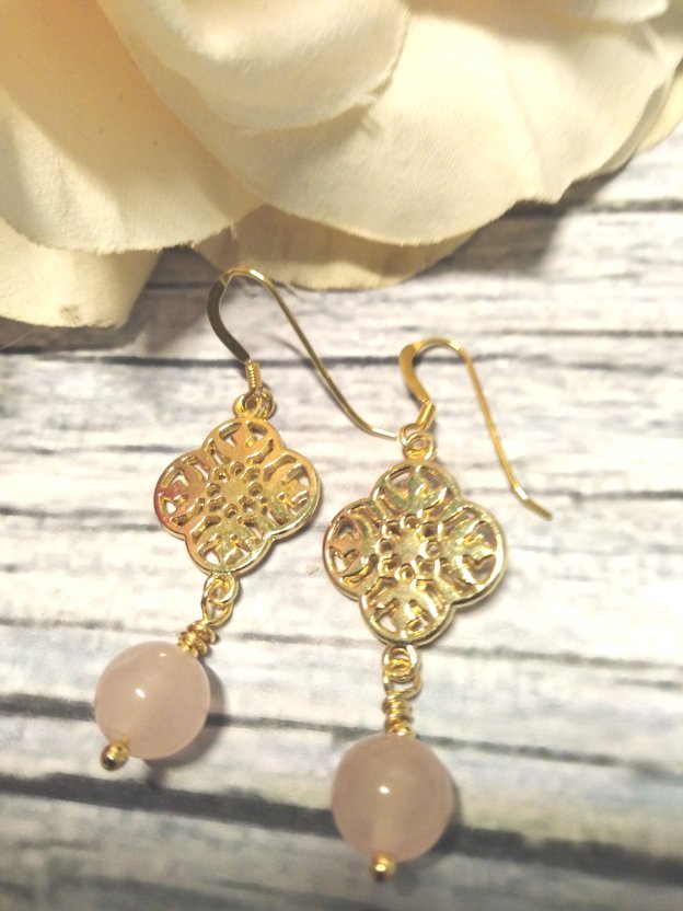 RiverfallJ's tweet photo. Morning all. I have just registered with #myhelpfulhints and it feels as though I am actually doing something to promote my jewellery! Now, if Etsy could sort out the blip with my shop, I will be a happy woman, but concentrating on Folksy now. https://t.co/QWyJ4NgwvM #MHHSBD https://t.co/DnLu6kfKVh